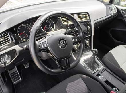Volkswagen - Golf