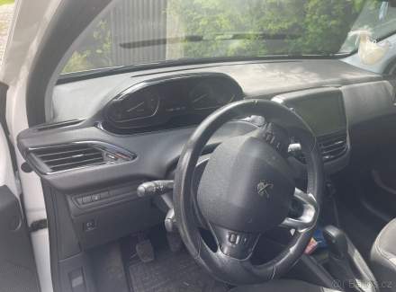 Peugeot - 208