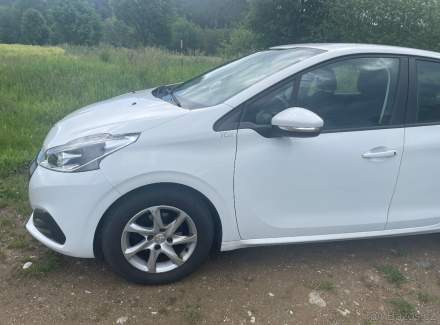 Peugeot - 208