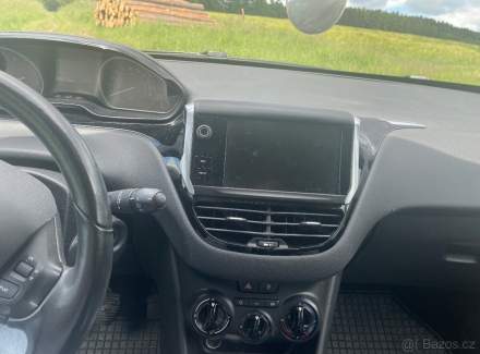 Peugeot - 208