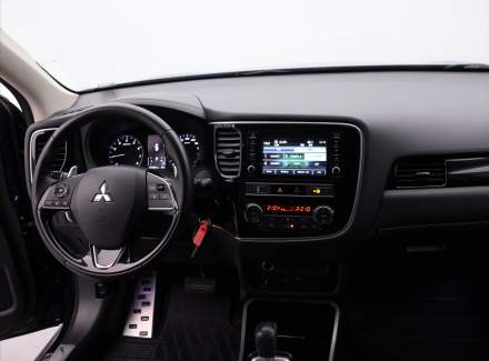 Mitsubishi - Outlander