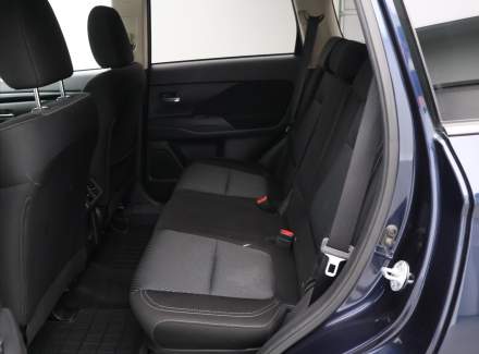 Mitsubishi - Outlander