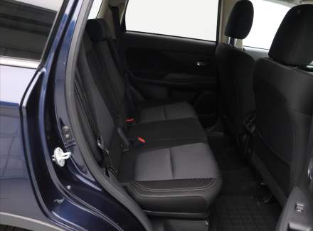 Mitsubishi - Outlander