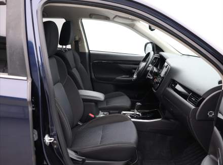 Mitsubishi - Outlander