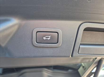 Land Rover - Range Rover Velar
