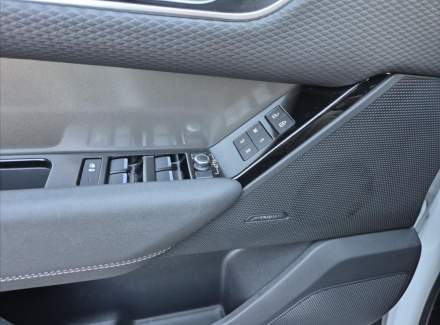 Land Rover - Range Rover Velar