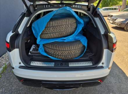 Land Rover - Range Rover Velar