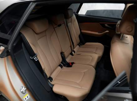 Audi - Q8