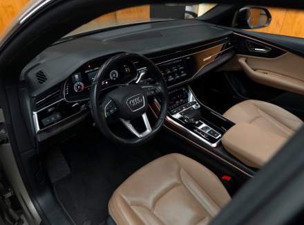 Audi - Q8