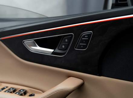 Audi - Q8