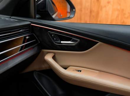 Audi - Q8