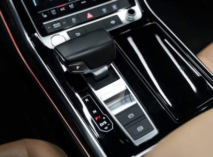 Audi - Q8