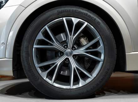 Audi - Q8