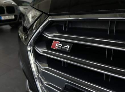 Audi - S4