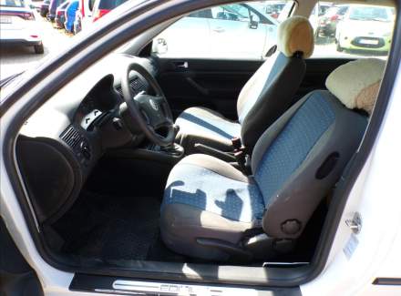 Volkswagen - Golf