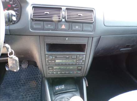 Volkswagen - Golf