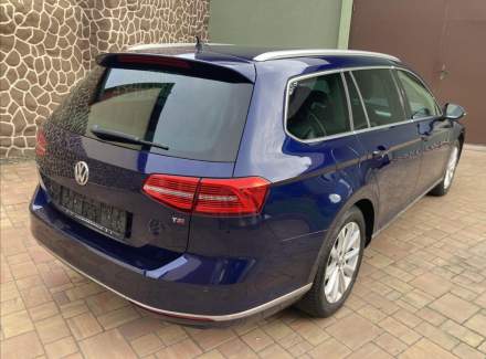 Volkswagen - Passat