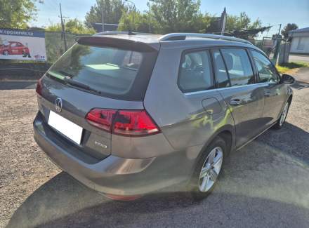 Volkswagen - Golf