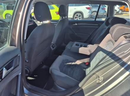 Volkswagen - Golf