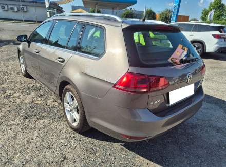 Volkswagen - Golf
