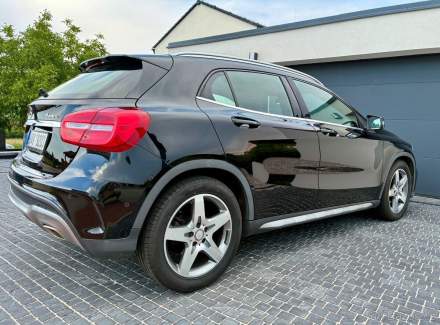 Mercedes-Benz - GLA