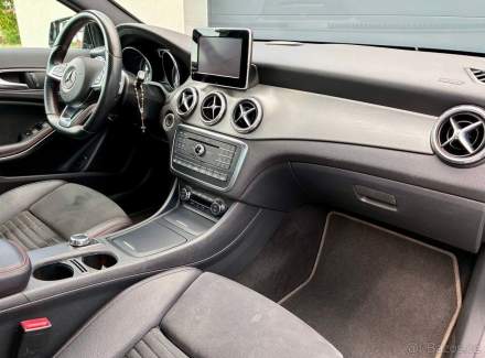Mercedes-Benz - GLA