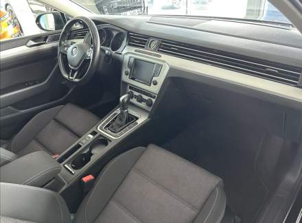 Volkswagen - Passat