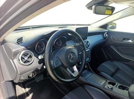 Mercedes-Benz - GLA