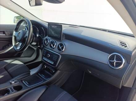 Mercedes-Benz - GLA