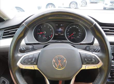 Volkswagen - Passat