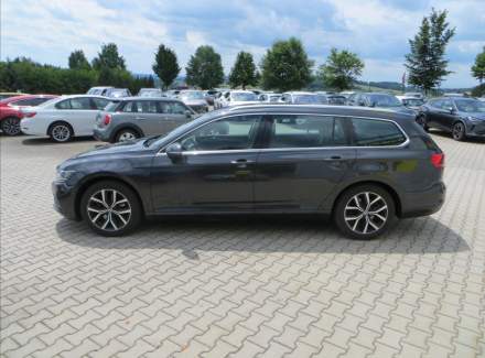 Volkswagen - Passat
