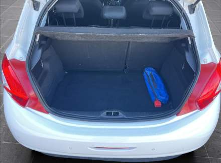 Peugeot - 208