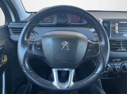 Peugeot - 208