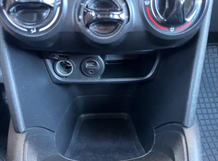 Peugeot - 208