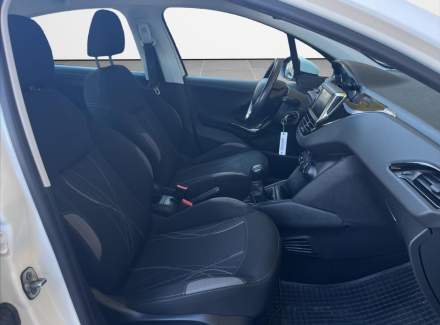 Peugeot - 208