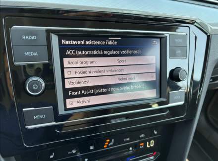 Volkswagen - Passat