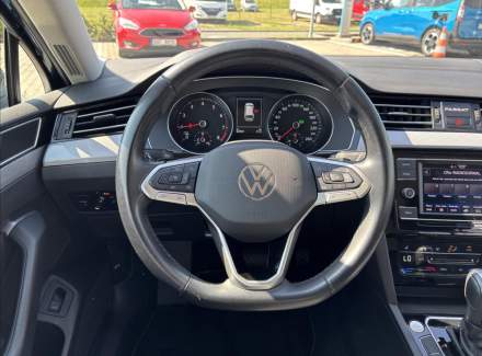 Volkswagen - Passat
