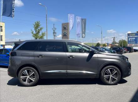 Peugeot - 5008