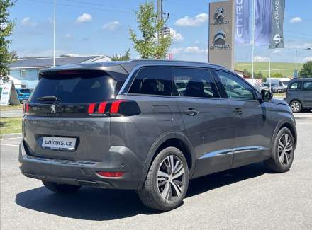 Peugeot - 5008