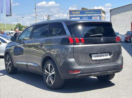 Peugeot - 5008