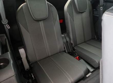 Peugeot - 5008
