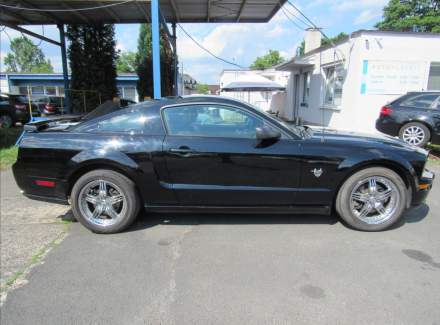 Ford - Mustang
