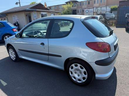 Peugeot - 206