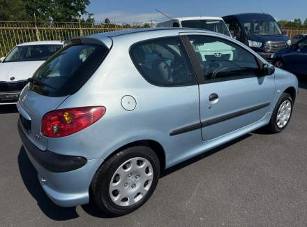 Peugeot - 206