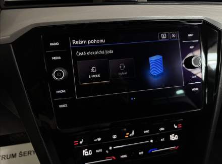 Volkswagen - Passat