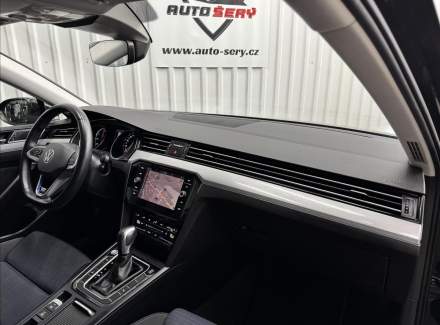 Volkswagen - Passat