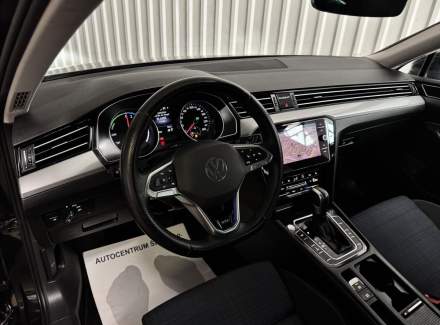 Volkswagen - Passat