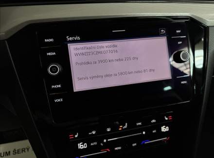 Volkswagen - Passat