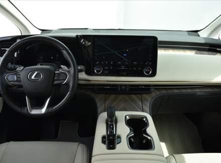 Lexus - LM