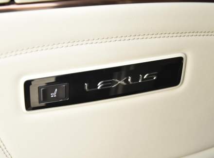 Lexus - LM